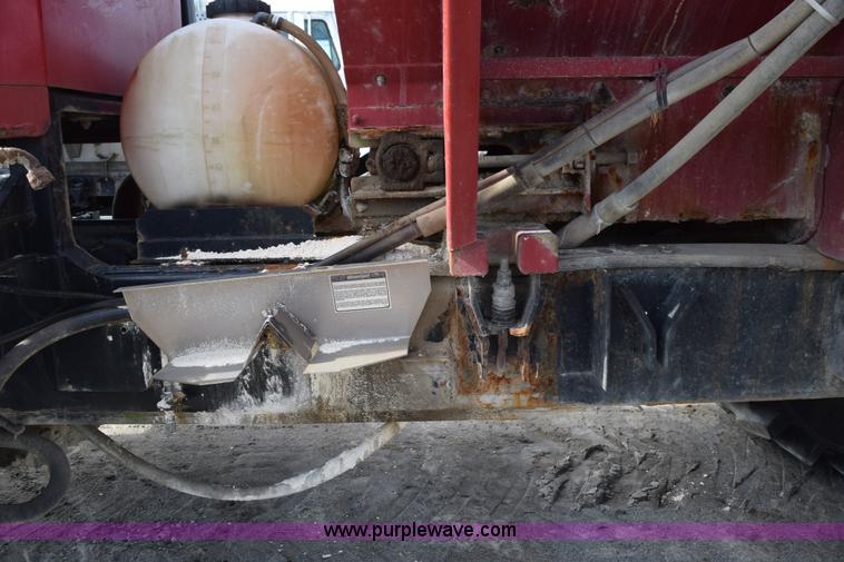 image for item J8480 2002 Case IH FLX3300B self-propelled applicator