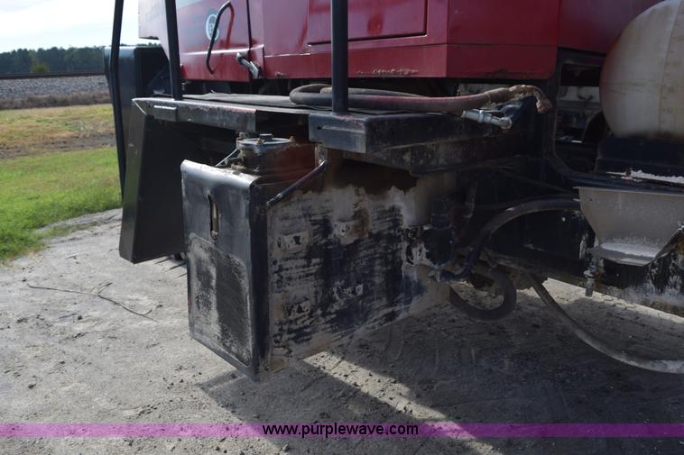 image for item J8480 2002 Case IH FLX3300B self-propelled applicator