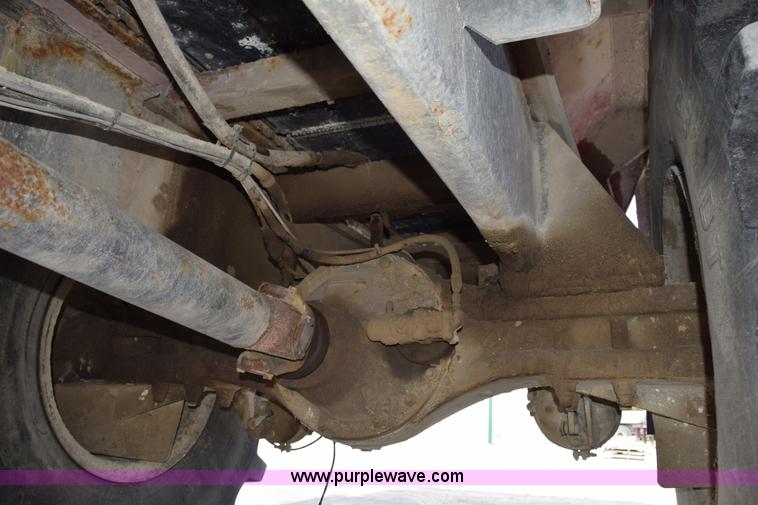 image for item J8480 2002 Case IH FLX3300B self-propelled applicator