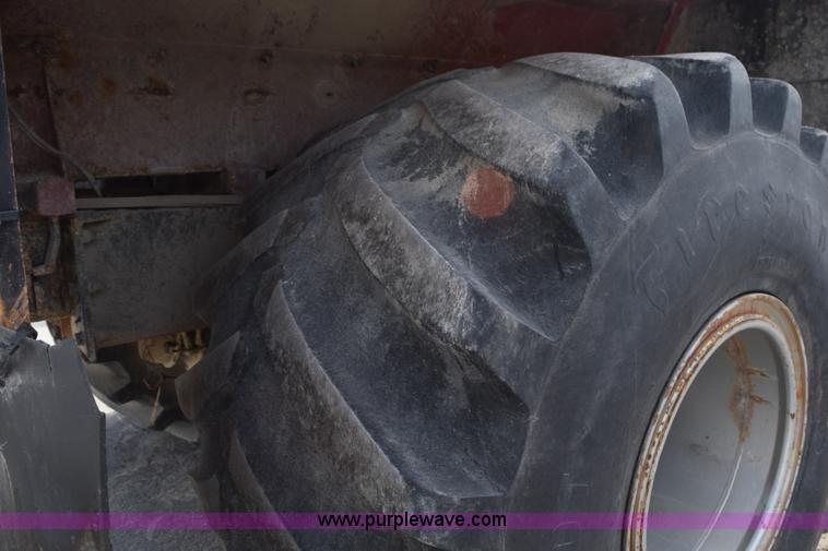 image for item J8480 2002 Case IH FLX3300B self-propelled applicator