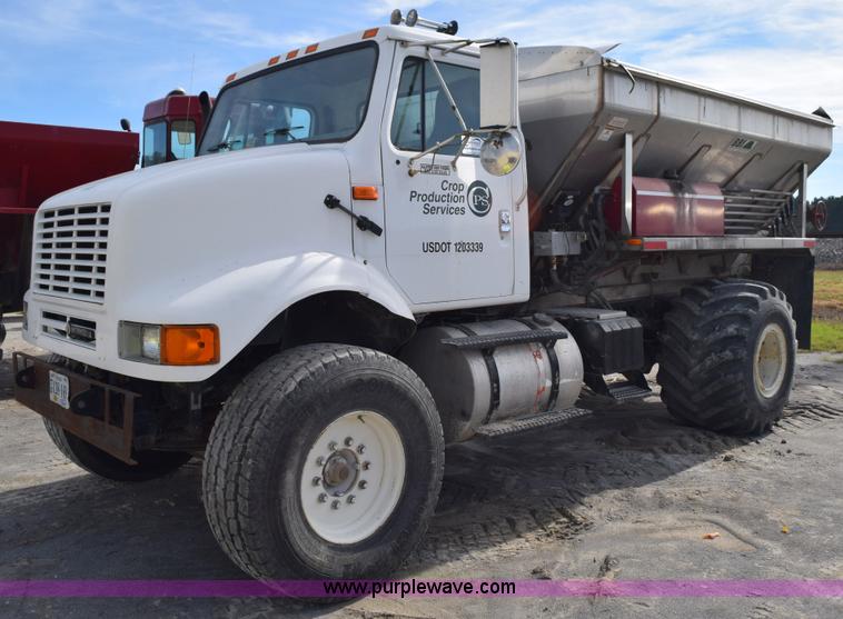 image for item J8481 2001 International 8100 applicator truck