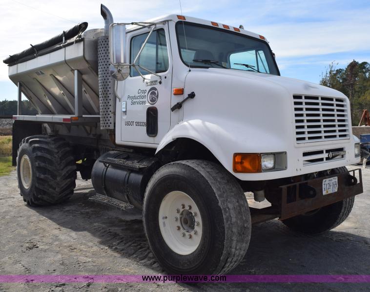 image for item J8481 2001 International 8100 applicator truck