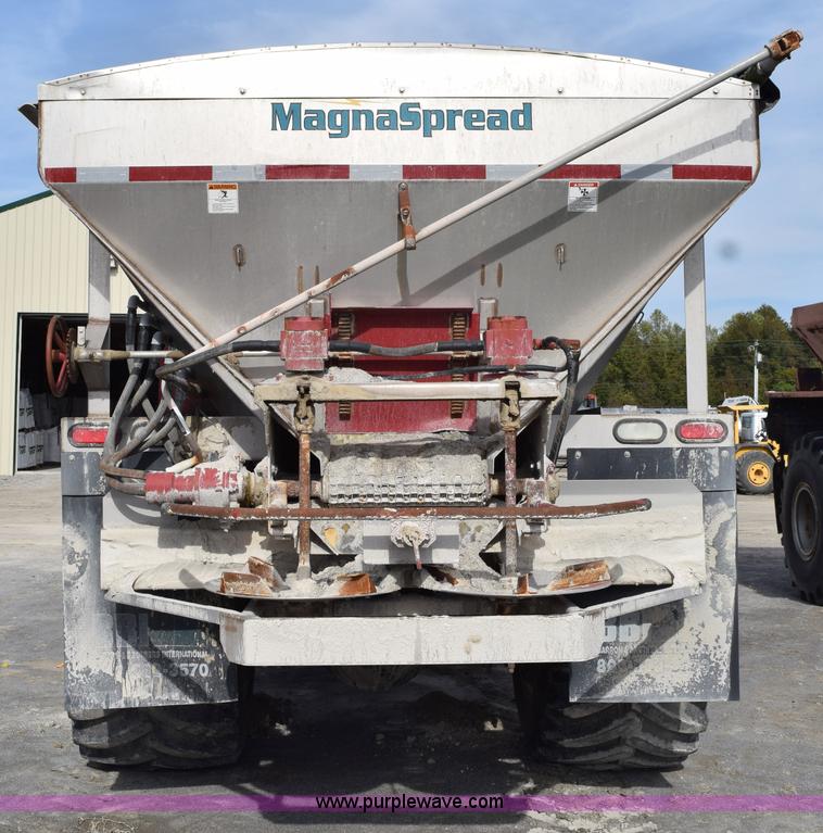 image for item J8481 2001 International 8100 applicator truck