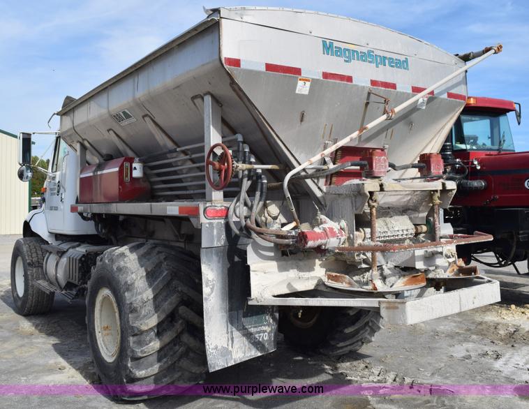 image for item J8481 2001 International 8100 applicator truck