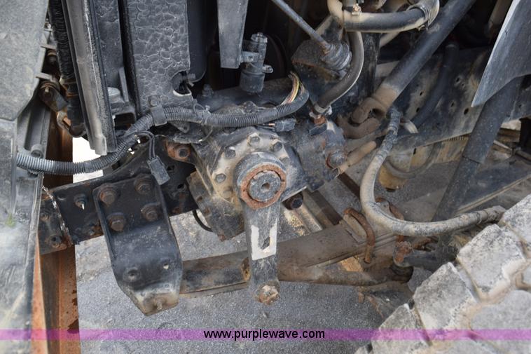 image for item J8481 2001 International 8100 applicator truck