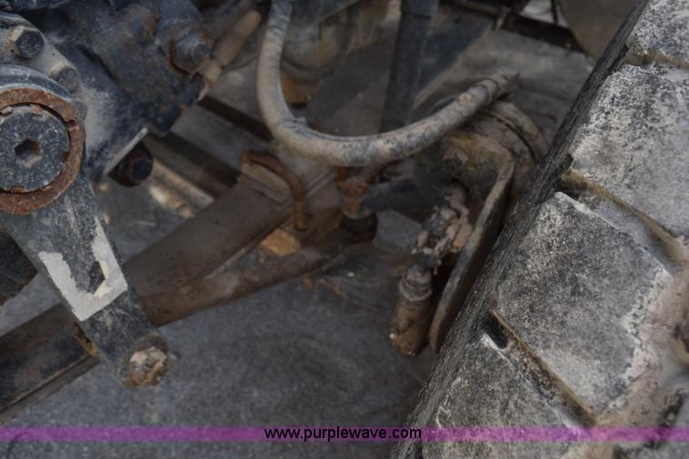 image for item J8481 2001 International 8100 applicator truck