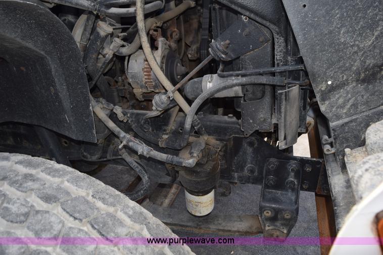 image for item J8481 2001 International 8100 applicator truck