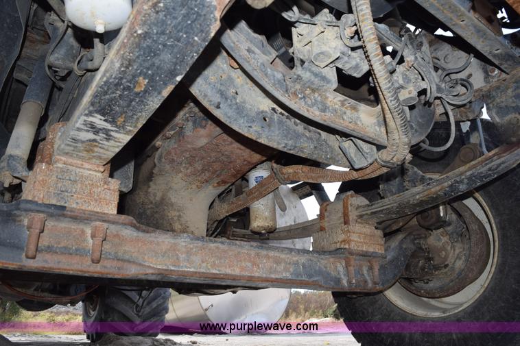 image for item J8481 2001 International 8100 applicator truck