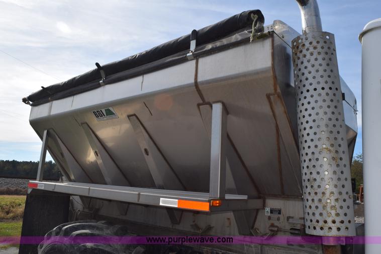 image for item J8481 2001 International 8100 applicator truck