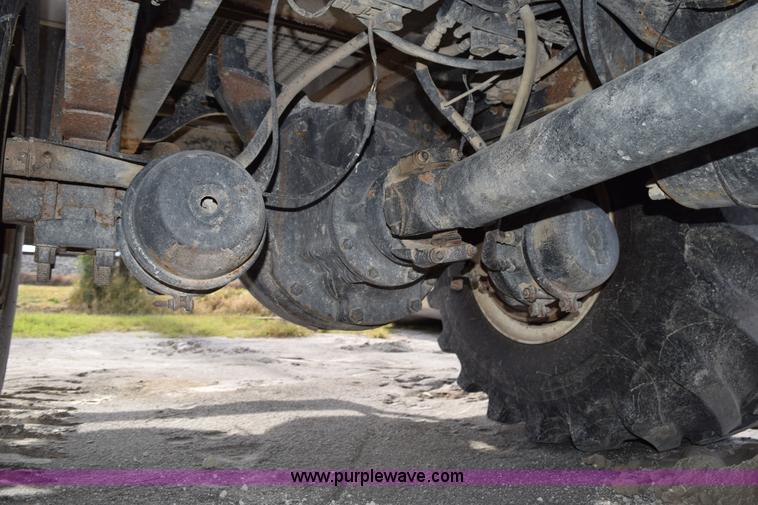 image for item J8481 2001 International 8100 applicator truck