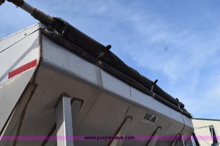 image for item J8481 2001 International 8100 applicator truck