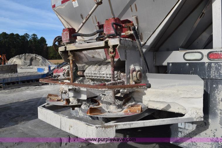 image for item J8481 2001 International 8100 applicator truck