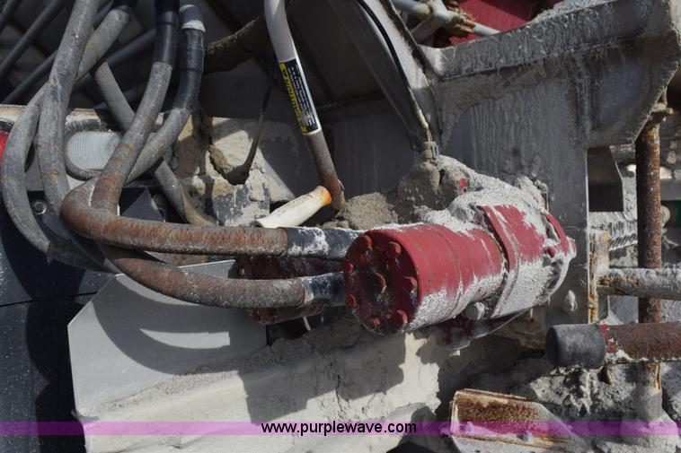 image for item J8481 2001 International 8100 applicator truck