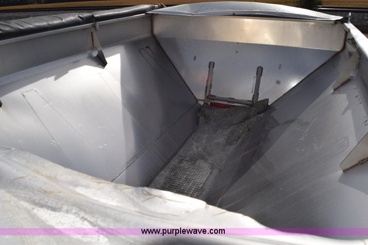 image for item J8481 2001 International 8100 applicator truck