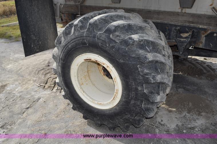 image for item J8481 2001 International 8100 applicator truck