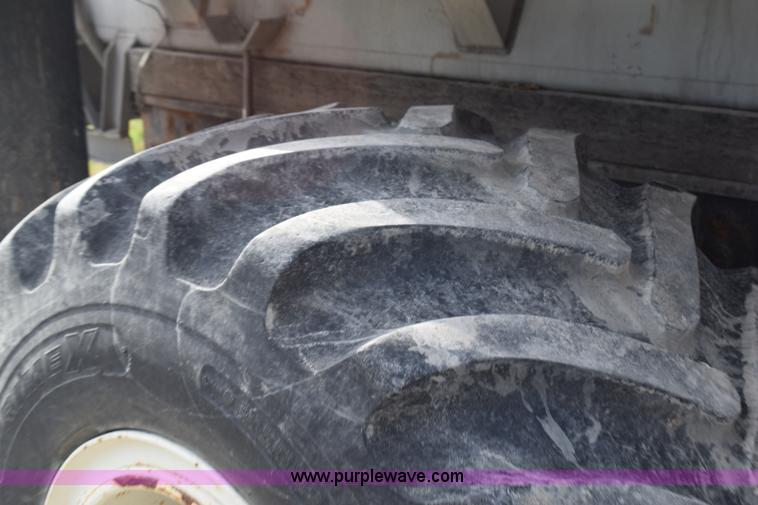 image for item J8481 2001 International 8100 applicator truck