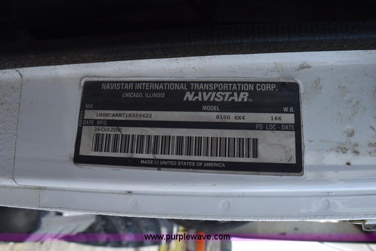 image for item J8481 2001 International 8100 applicator truck