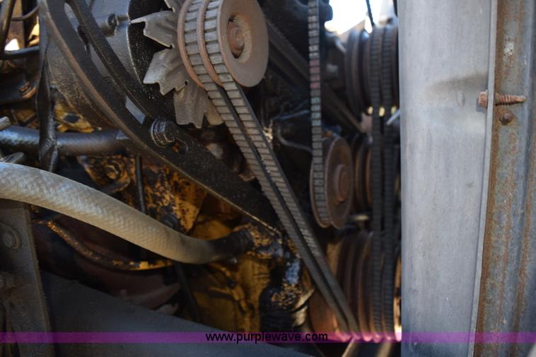 image for item J8482 1985 Ford F700 box truck