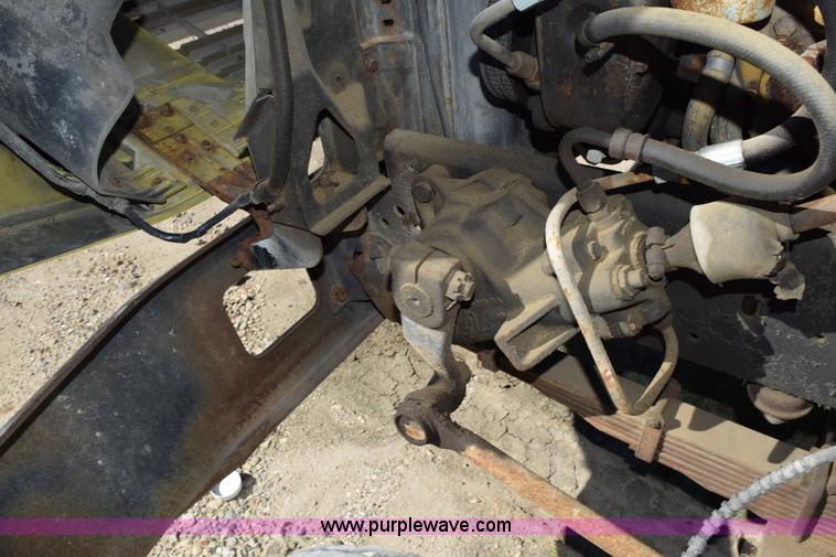 image for item J8482 1985 Ford F700 box truck