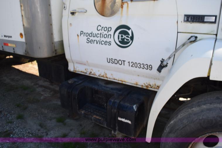 image for item J8482 1985 Ford F700 box truck