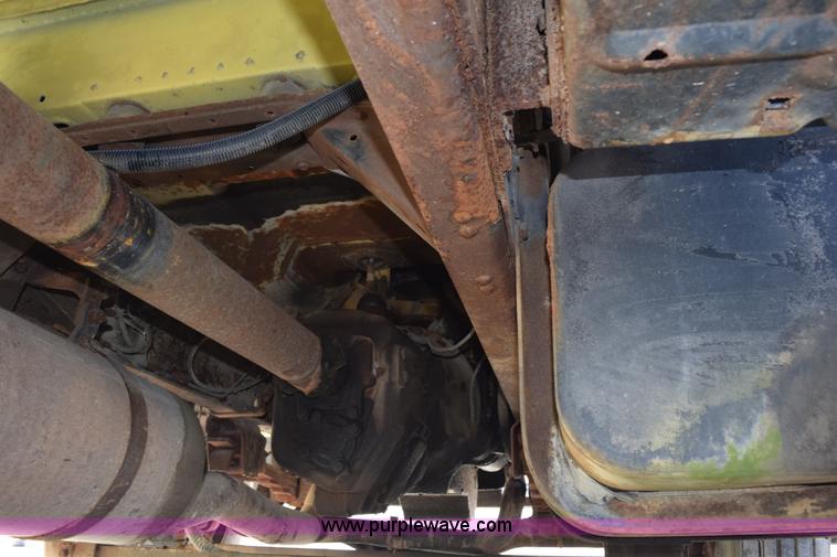 image for item J8482 1985 Ford F700 box truck