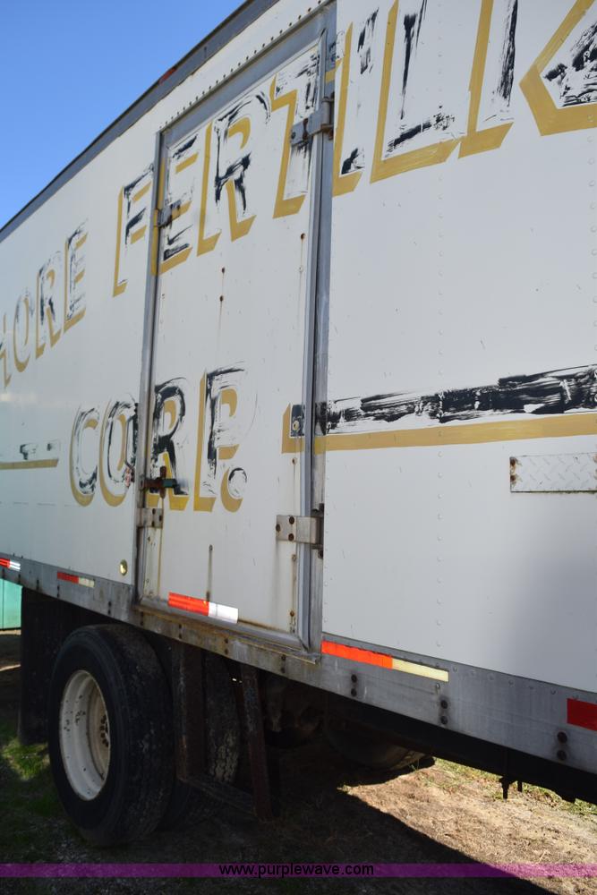 image for item J8482 1985 Ford F700 box truck