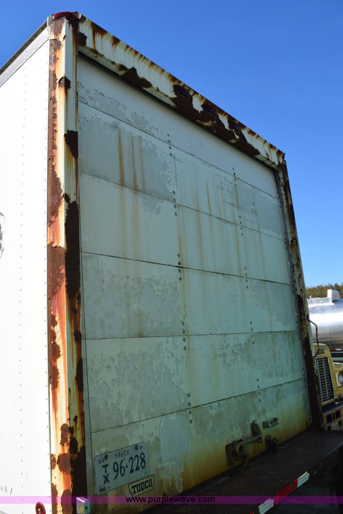 image for item J8482 1985 Ford F700 box truck