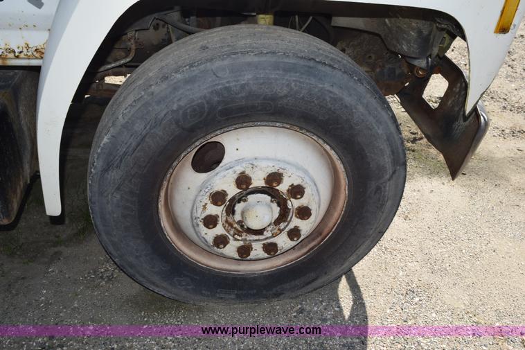 image for item J8482 1985 Ford F700 box truck