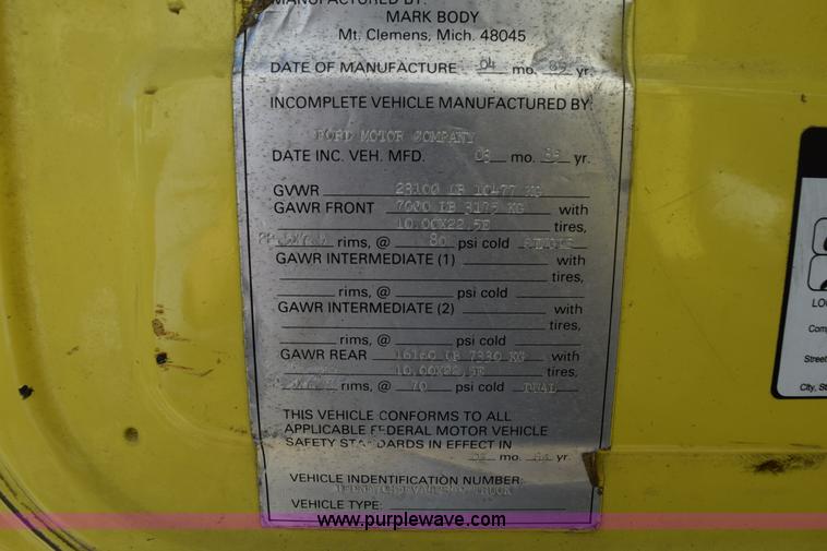 image for item J8482 1985 Ford F700 box truck