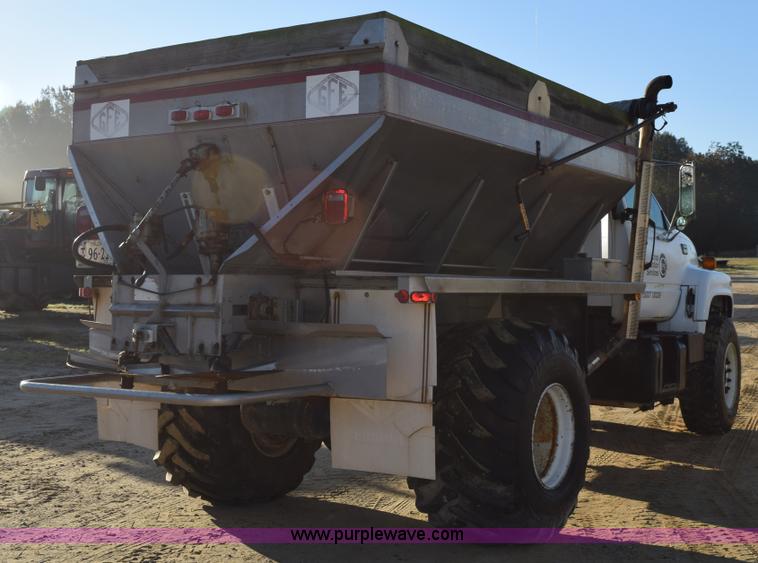 image for item J8483 1999 Chevrolet C7500 applicator truck