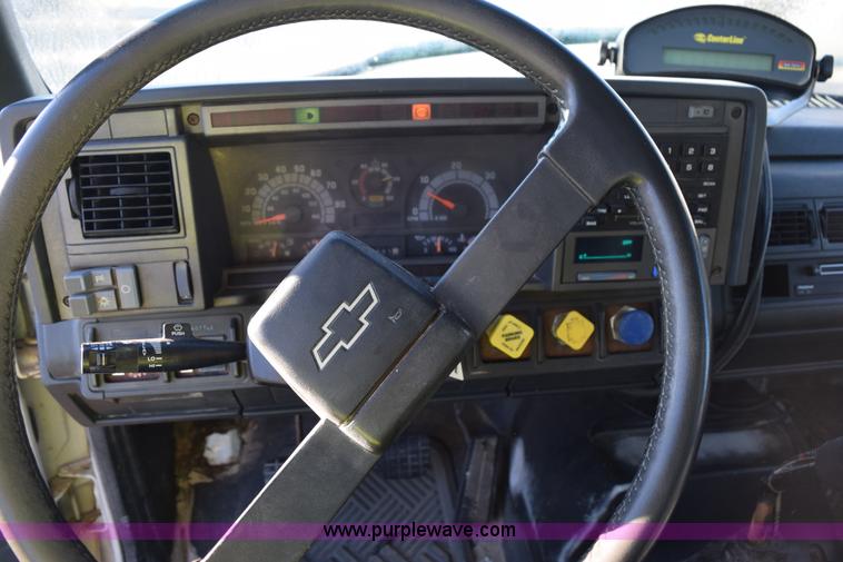 image for item J8483 1999 Chevrolet C7500 applicator truck