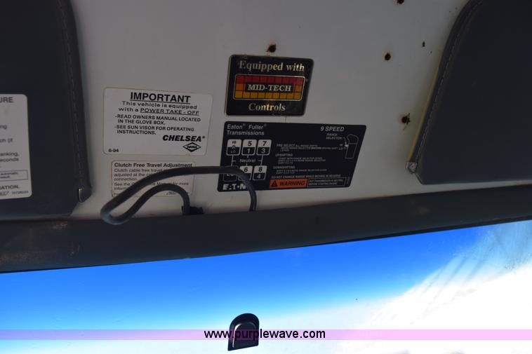 image for item J8483 1999 Chevrolet C7500 applicator truck