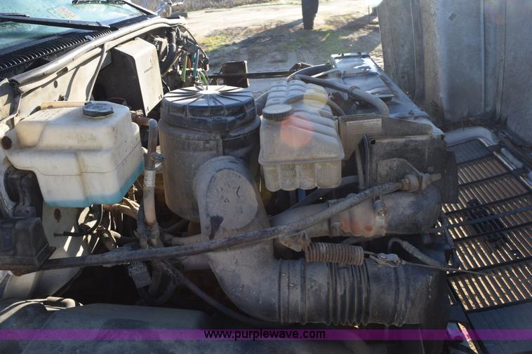 image for item J8483 1999 Chevrolet C7500 applicator truck