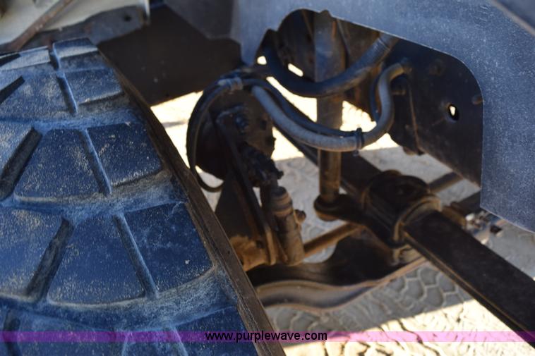 image for item J8483 1999 Chevrolet C7500 applicator truck