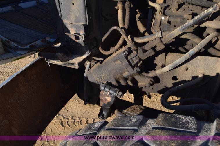 image for item J8483 1999 Chevrolet C7500 applicator truck