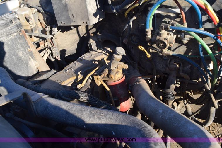 image for item J8483 1999 Chevrolet C7500 applicator truck