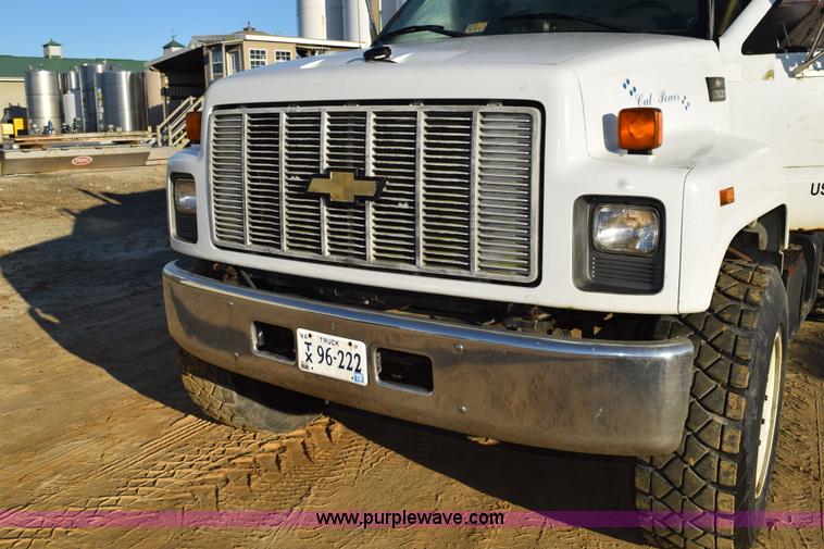 image for item J8483 1999 Chevrolet C7500 applicator truck