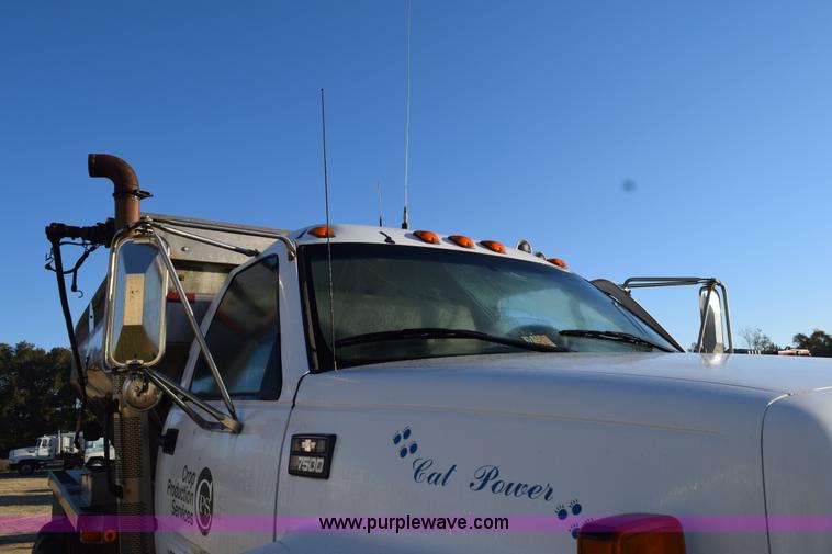 image for item J8483 1999 Chevrolet C7500 applicator truck