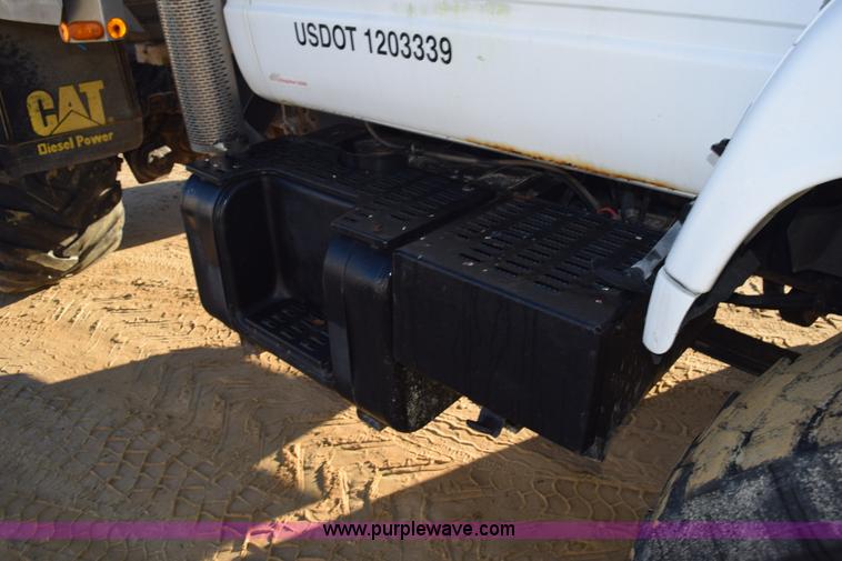 image for item J8483 1999 Chevrolet C7500 applicator truck