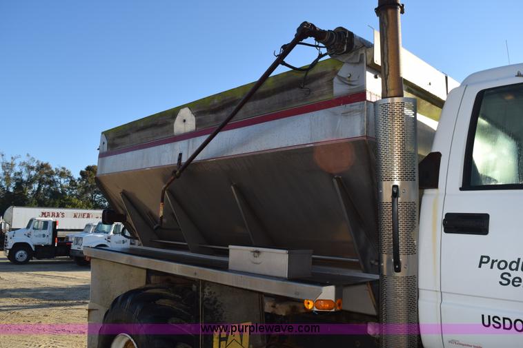 image for item J8483 1999 Chevrolet C7500 applicator truck