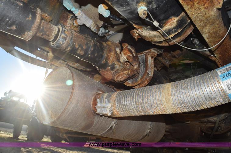 image for item J8483 1999 Chevrolet C7500 applicator truck