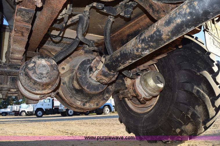 image for item J8483 1999 Chevrolet C7500 applicator truck