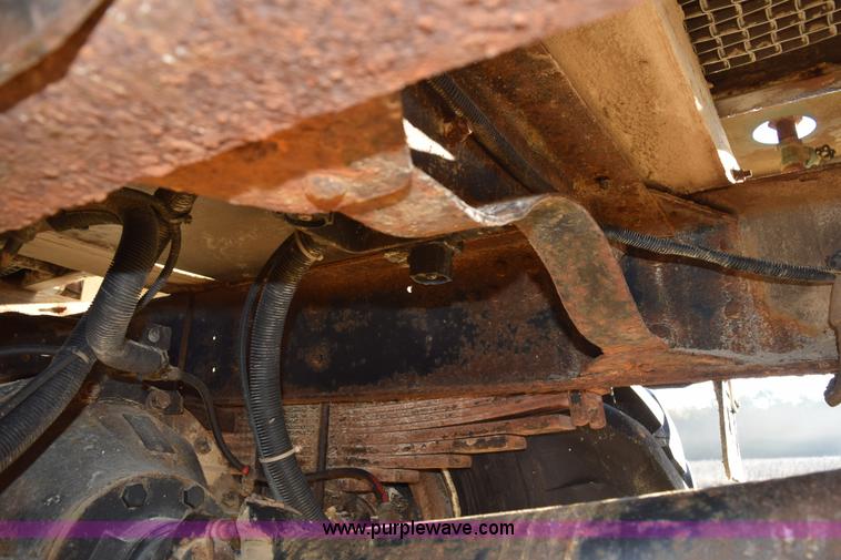 image for item J8483 1999 Chevrolet C7500 applicator truck