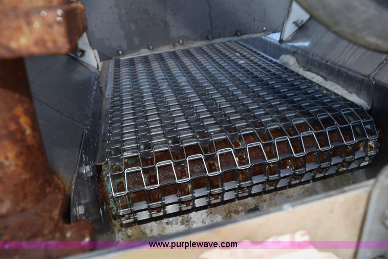 image for item J8483 1999 Chevrolet C7500 applicator truck