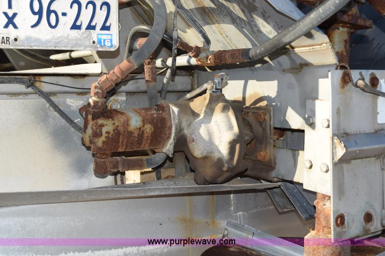 image for item J8483 1999 Chevrolet C7500 applicator truck