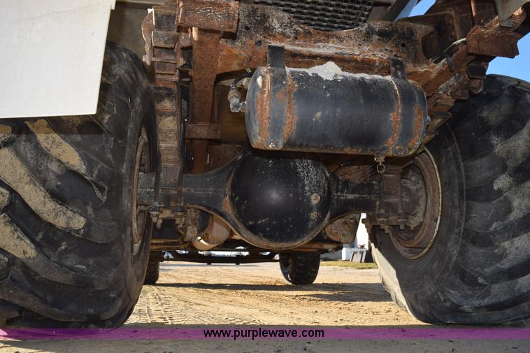 image for item J8483 1999 Chevrolet C7500 applicator truck