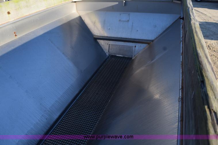 image for item J8483 1999 Chevrolet C7500 applicator truck