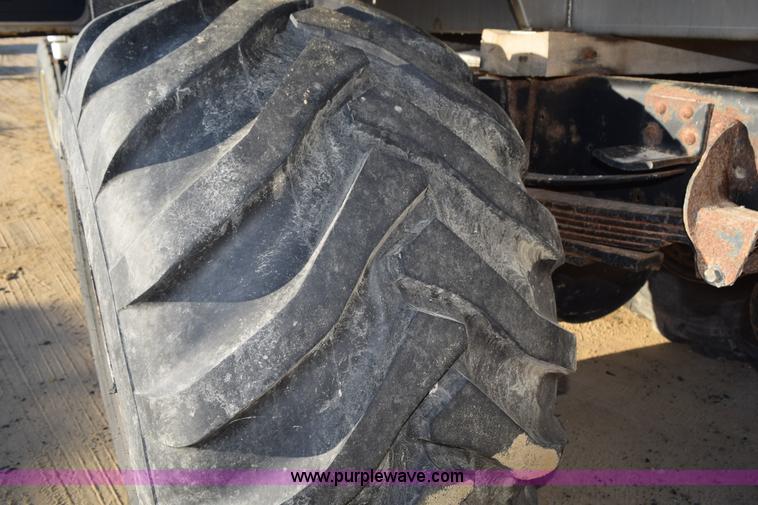 image for item J8483 1999 Chevrolet C7500 applicator truck