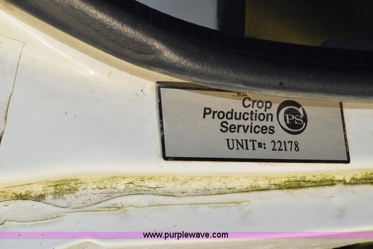 image for item J8483 1999 Chevrolet C7500 applicator truck