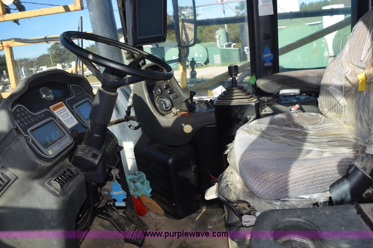 image for item J8485 2005 Ag-Chem TerraGator 8144 self-propelled sprayer